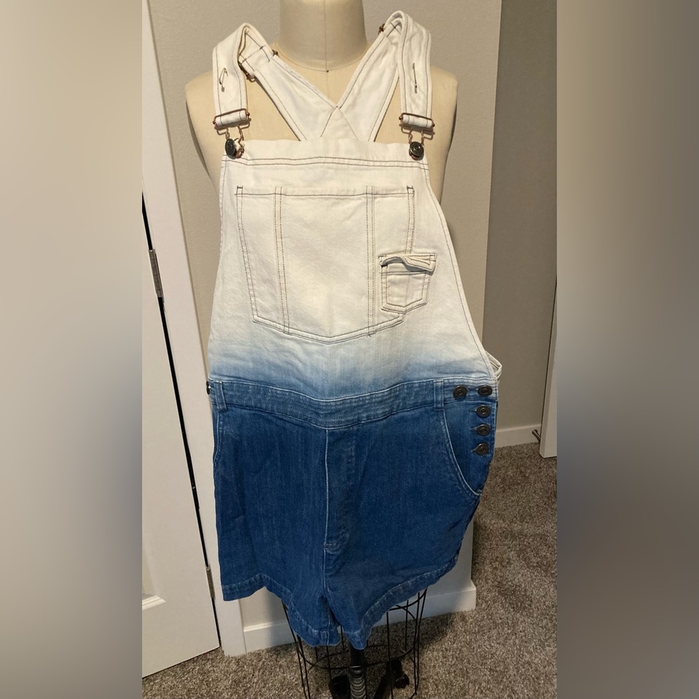 Marc by Marc Jacobs denim ombré overall shorts.  Size Medium.
